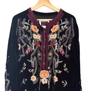 BIYA Johnny Was Floral Embroidery Jessabella Black‎ Velvet Blouse Top Medium